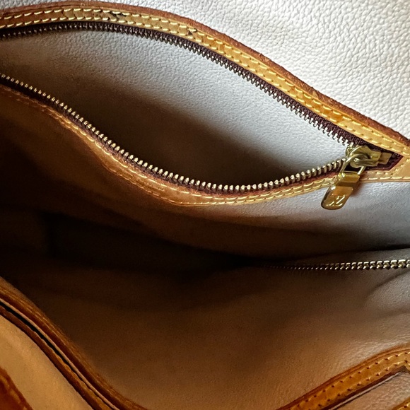 Louis Vuitton Monogram Vintage GM Bucket Bag - Picture 9 of 14